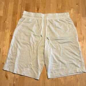 ZARA SEERSUCKER SHORTS Really good conditions like new.